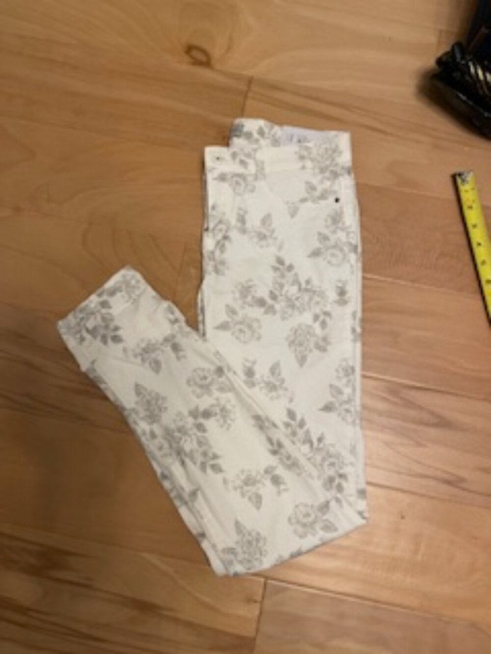 Zara mid rise floral jeggings size 26 - US4 or Eur 36